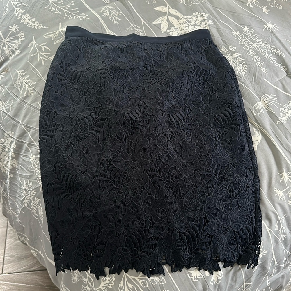 Stunning, navy blue Ann Taylor skirt -
